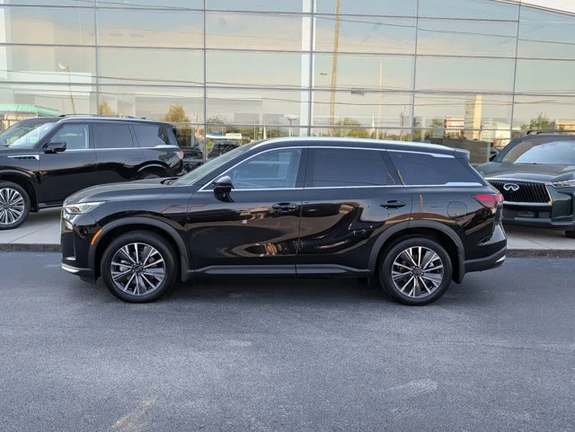 New 2027 MINERAL BLACK INFINITI LUXE image 2