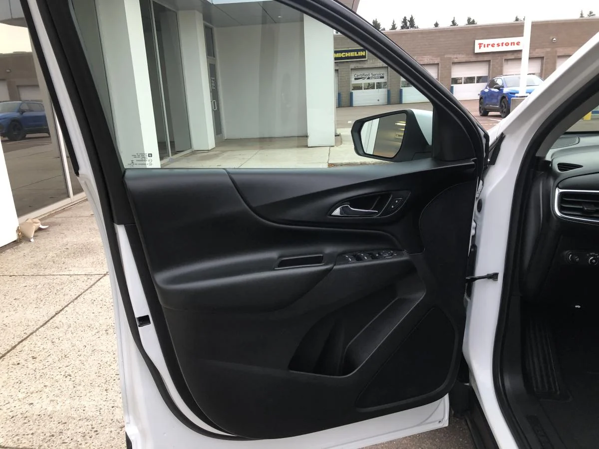 Used 2019 White Chevrolet AWD 4dr LT w/1LT image 11
