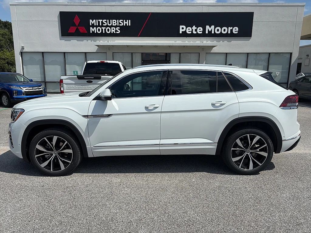 New 2026 Opal White Pearl Volkswagen 2.0T SEL Premium R-Line 4MOTION image 3