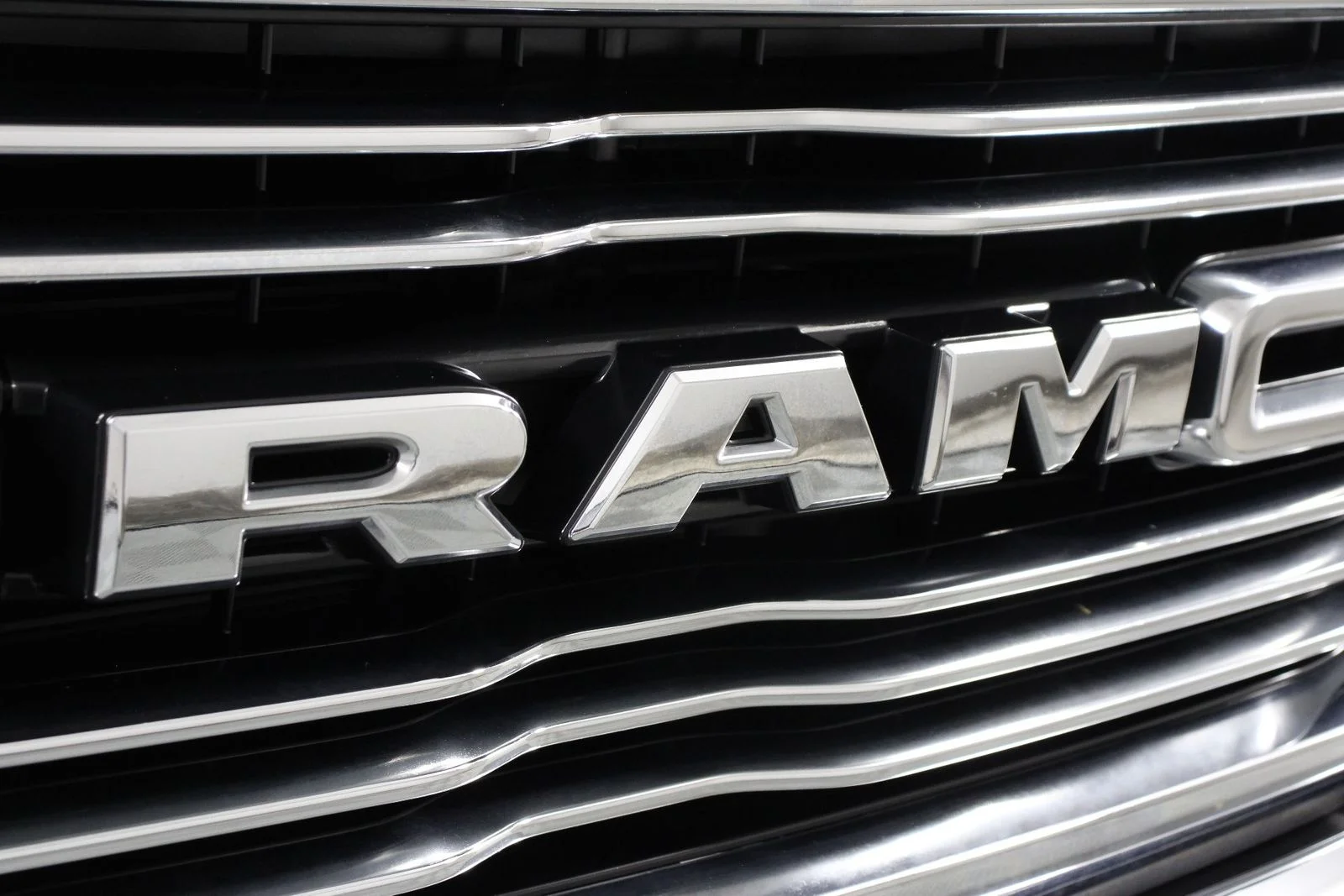 Used 2023 Billet Silver Metallic Clearcoat Ram Laramie image 25