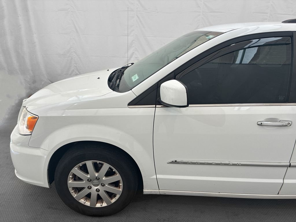 Used 2016 White Chrysler Touring image 3