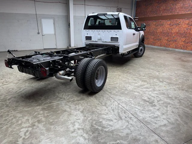 New 2026 Oxford White Ford F-450® XL image 5