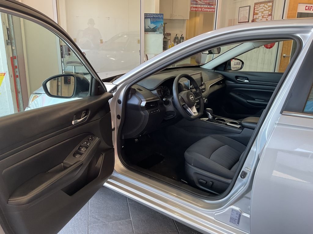 Used 2024 Silver Nissan 2.5 SV image 10