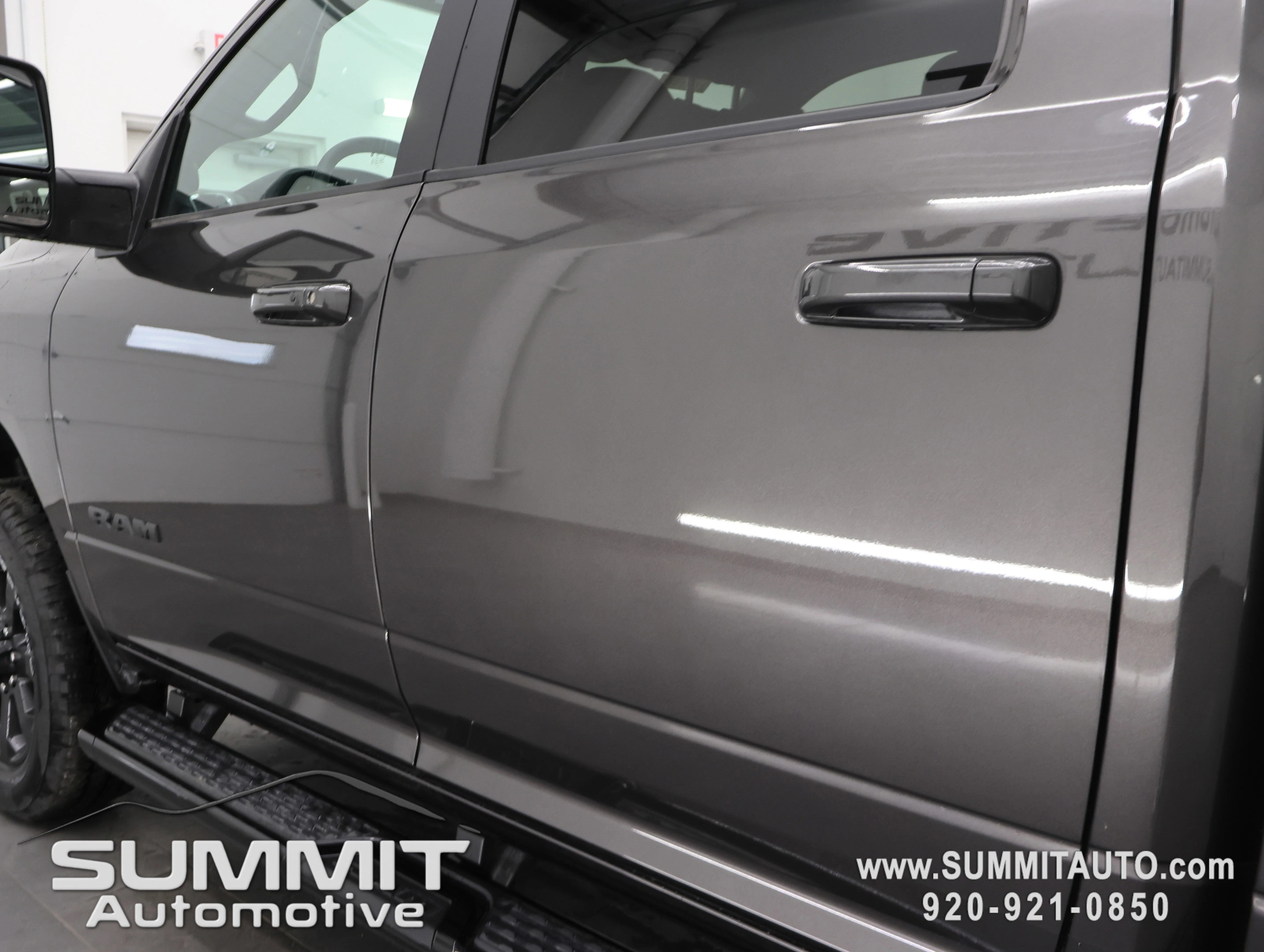 New 2026 Granite Crystal Metallic Clear-Coat Exterior Paint RAM Laramie image 32