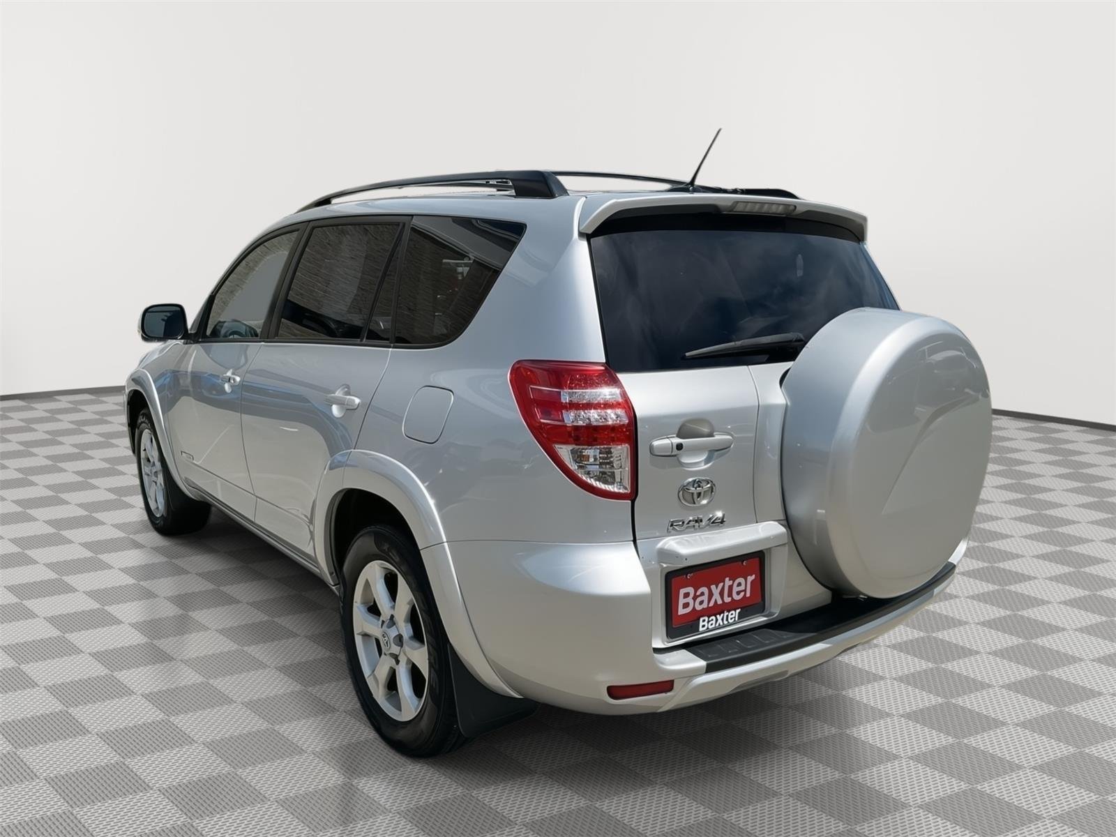 Used 2011 Classic Silver Metallic TOYOTA Limited image 22