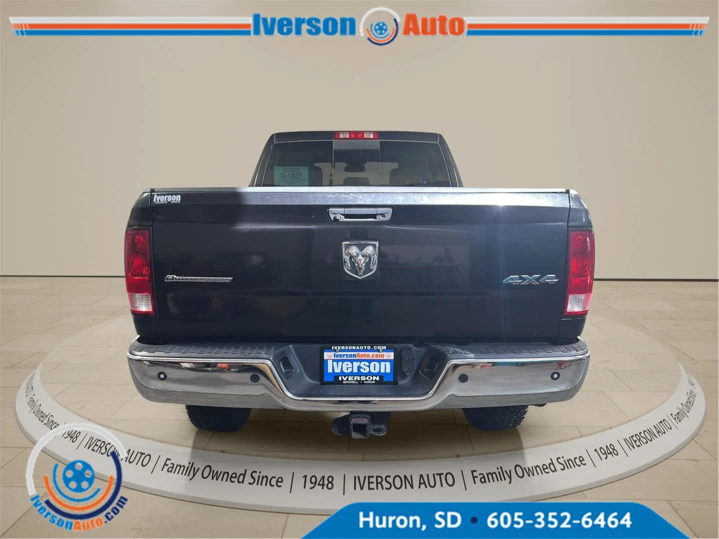 Used 2016 Brilliant Black Crystal Pearlcoat Ram Outdoorsman image 8