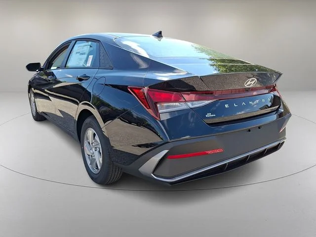 New 2026 Black Hyundai SE image 3