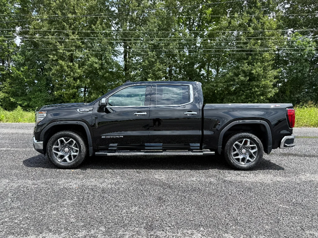 2026 GMC Sierra 1500 SLT - Photo 4