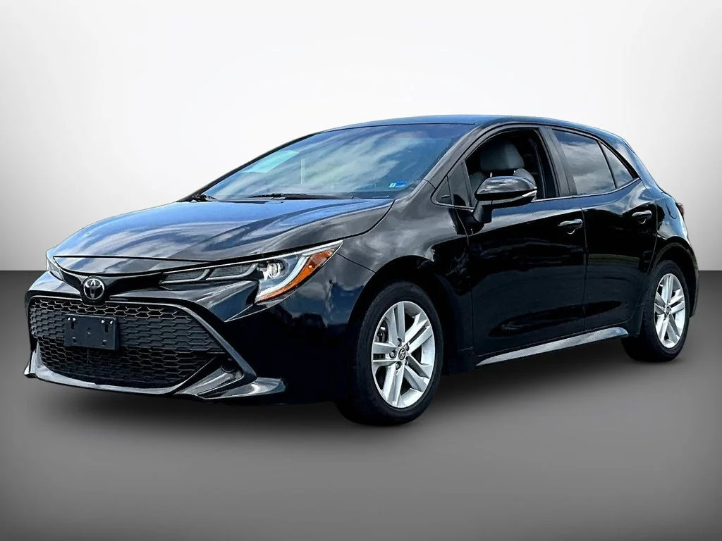 Used 2019 Midnight Black Metallic Toyota SE image 3
