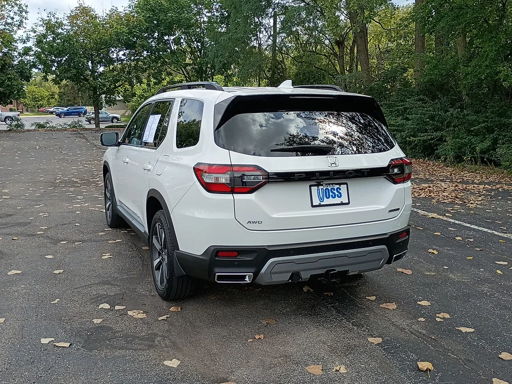 2023 Honda Pilot Touring, photo 5 of 12