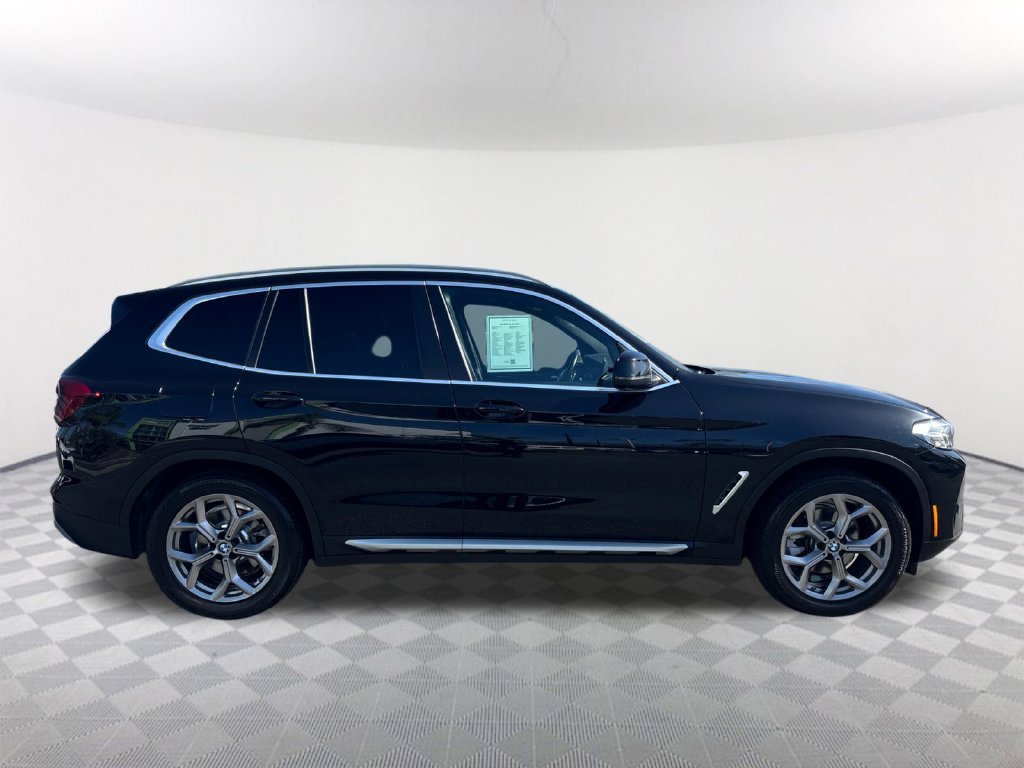 Used 2022 Jet Black BMW xDrive30i image 3