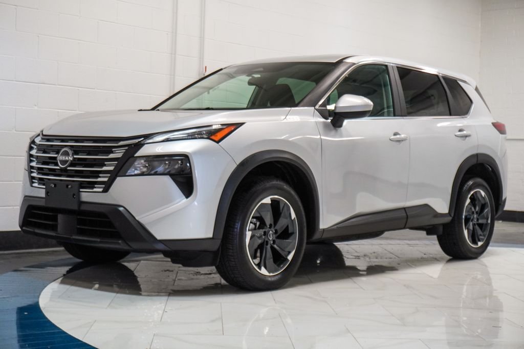 Used 2025 Silver Nissan SV image 4