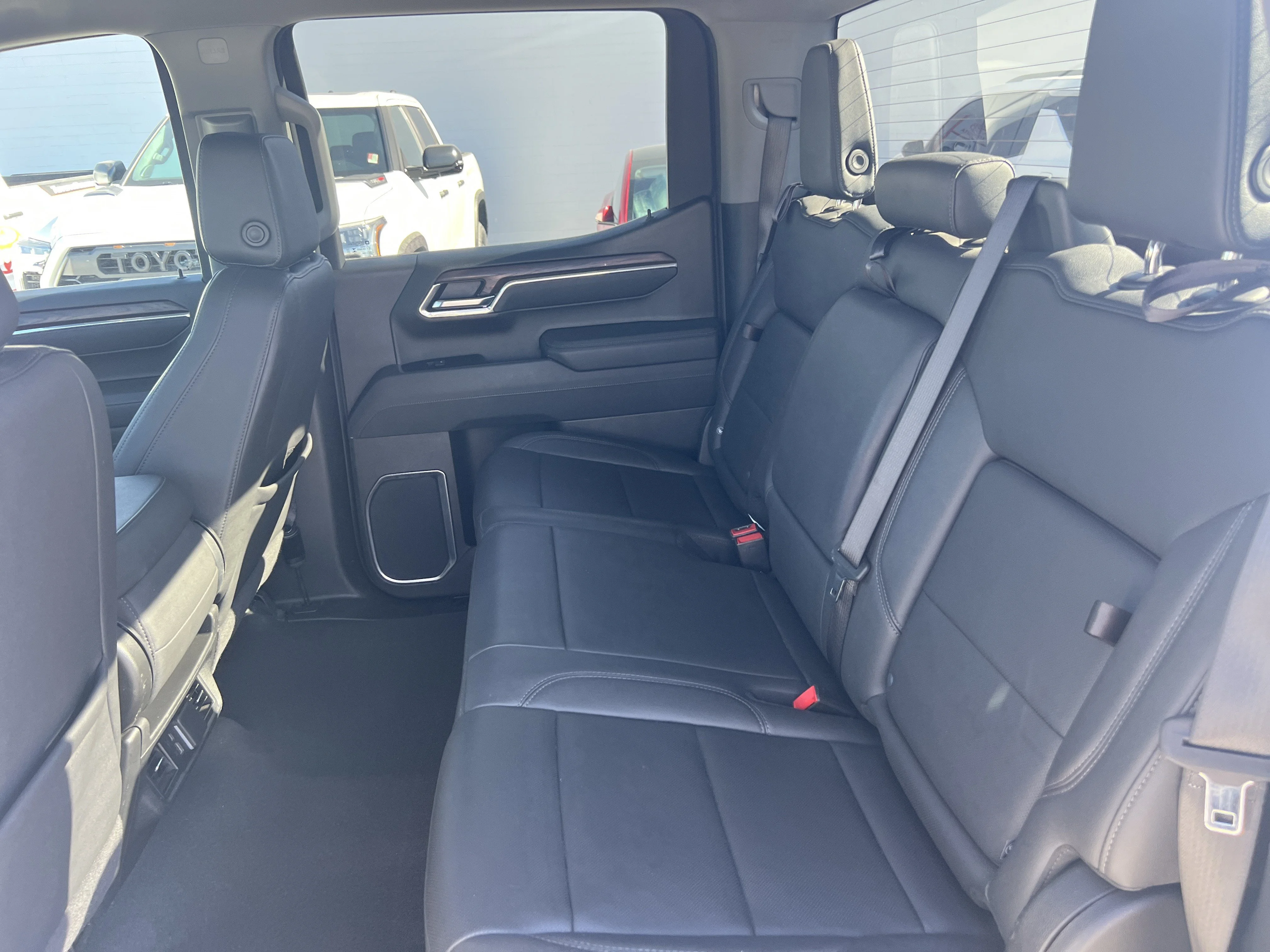 Used 2025 Summit White GMC SLT image 13