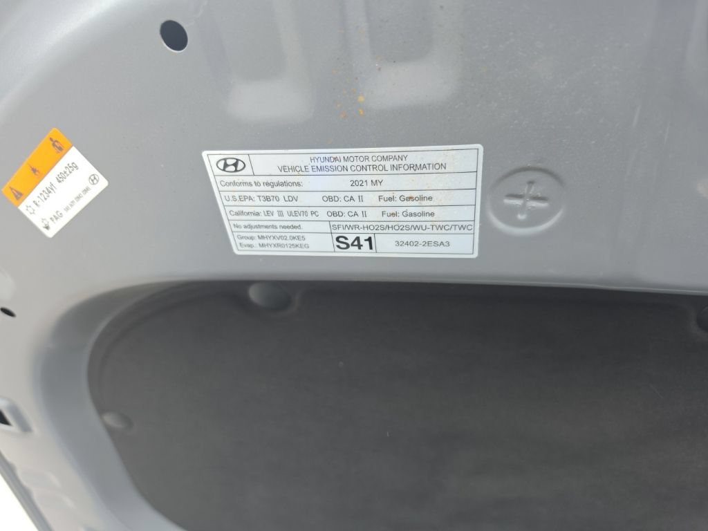 Used 2021 Silver Hyundai SE image 5