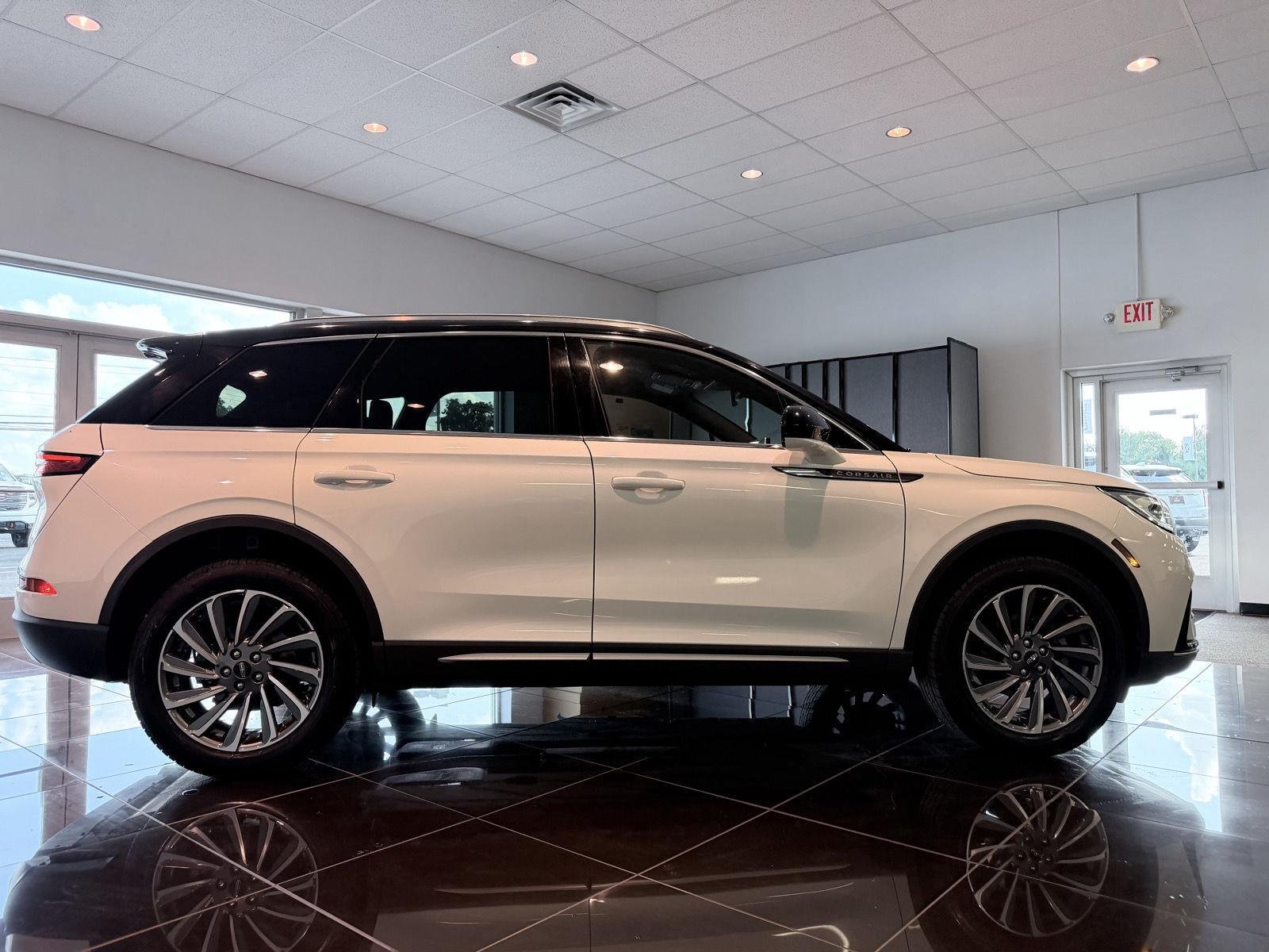 Used 2023 Pristine White Me Lincoln Reserve image 15