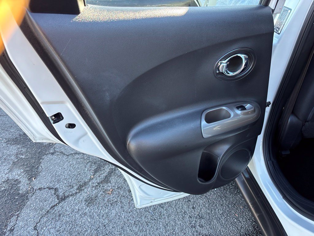 Used 2014 White Nissan S image 18