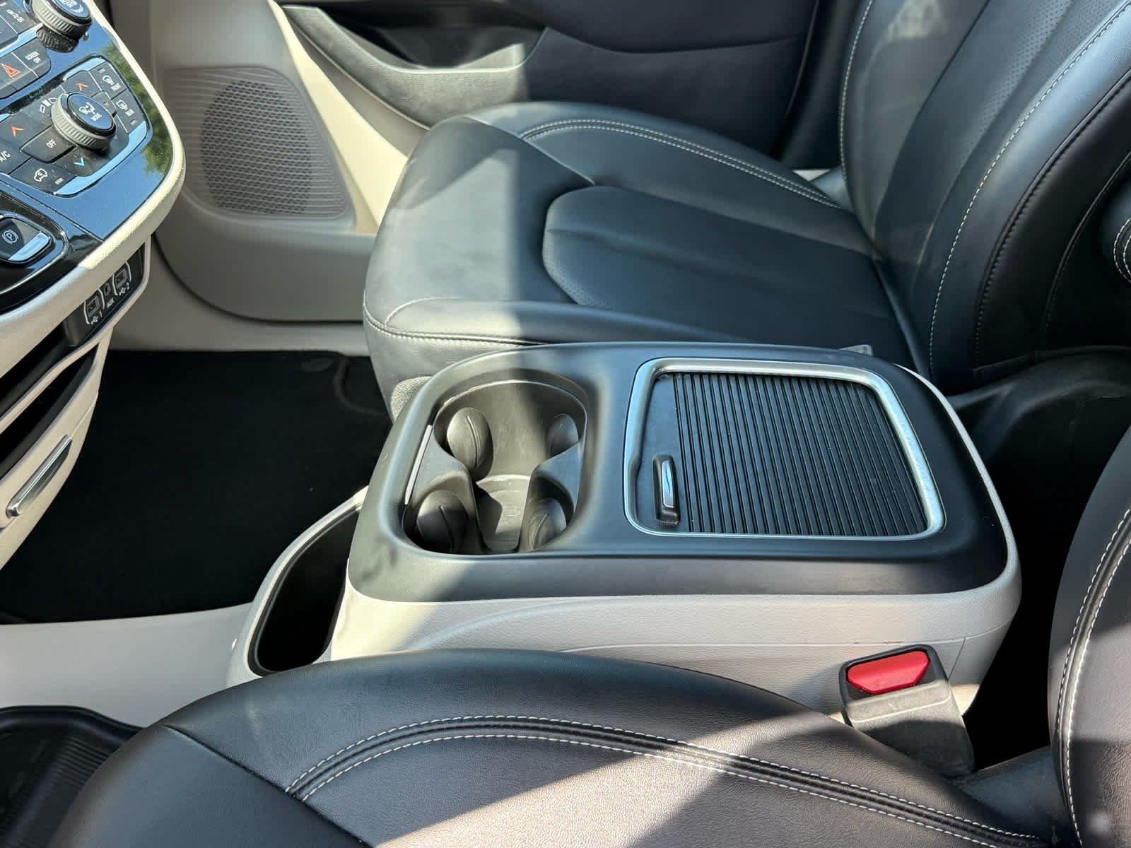 Used 2024 Silver Mist Clearcoat Chrysler Touring L image 22