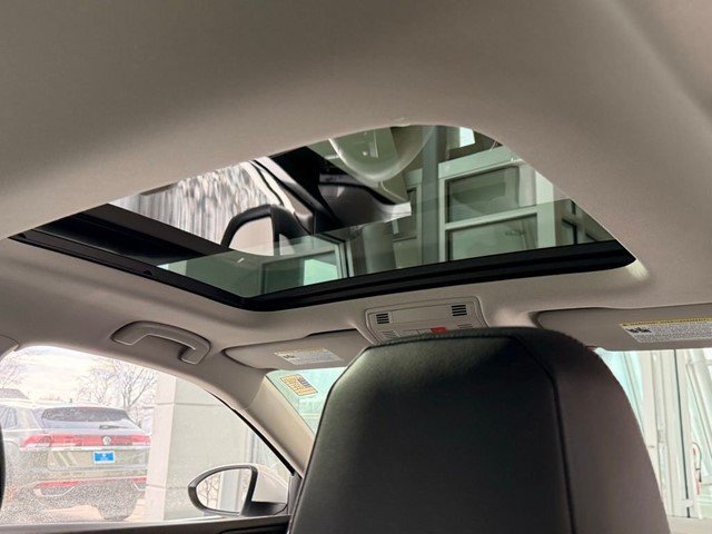 New 2026 Opal White Pearl Volkswagen 1.5T SE image 25
