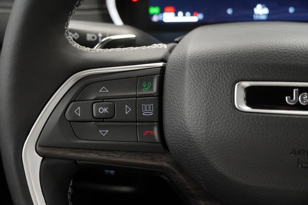 Used 2025 Gray Jeep Limited image 26