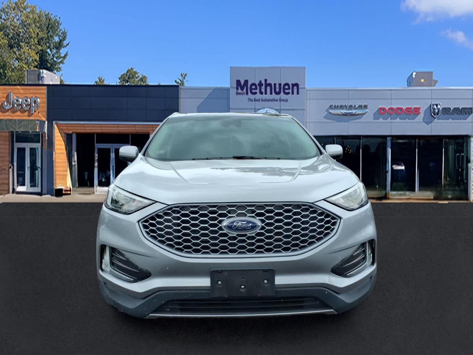 Used 2023 Iconic Silver Ford SEL image 2