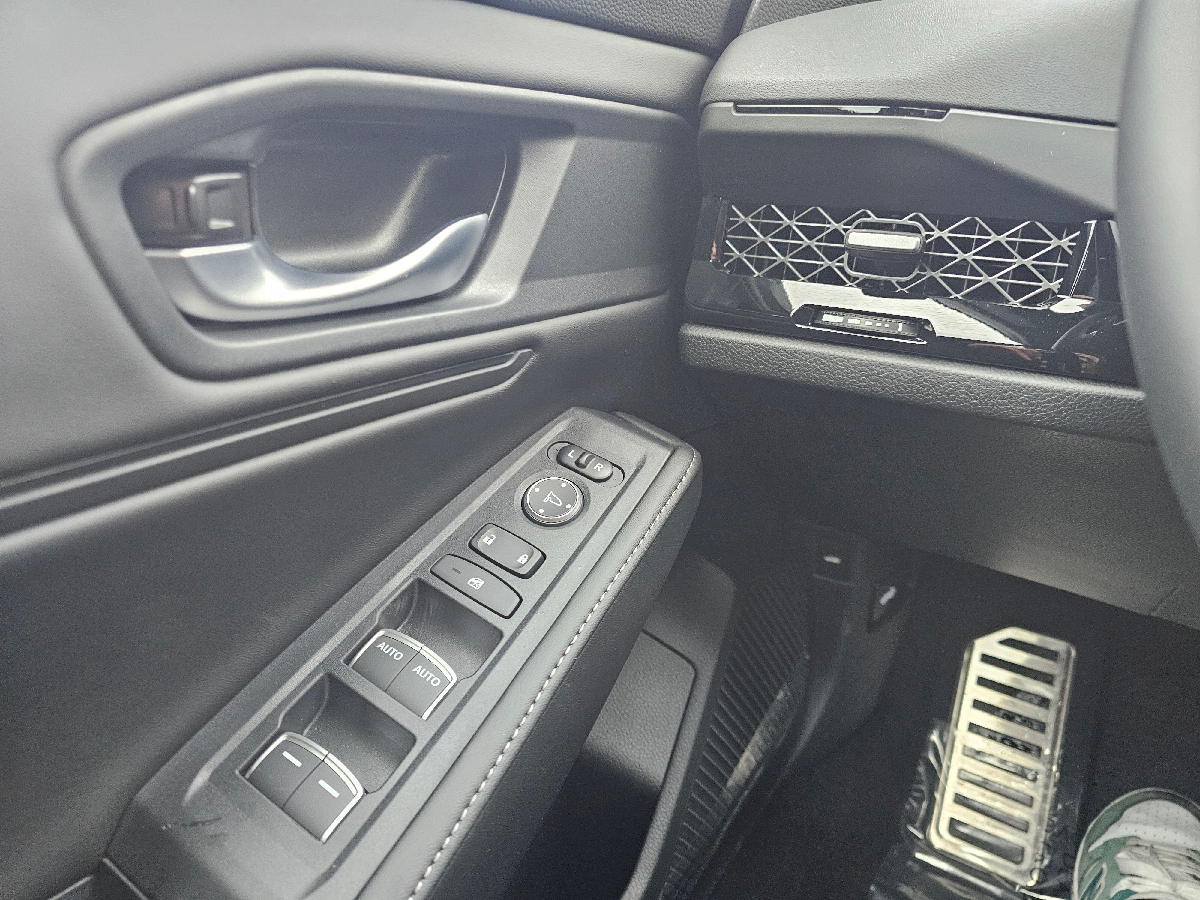 2025 Honda Accord Hybrid Sport - Photo 24