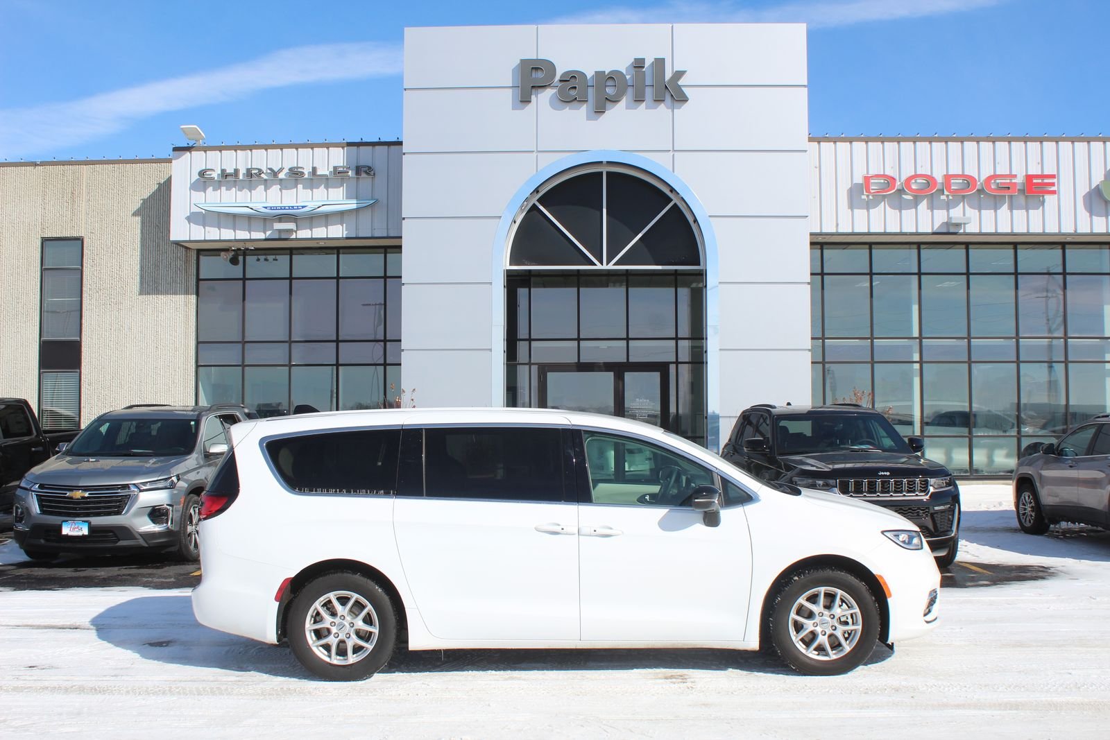 2024 Chrysler Pacifica Touring L's photo