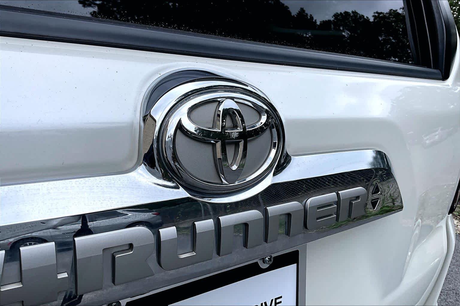 Used 2021 Blizzard Pearl Toyota Limited image 31