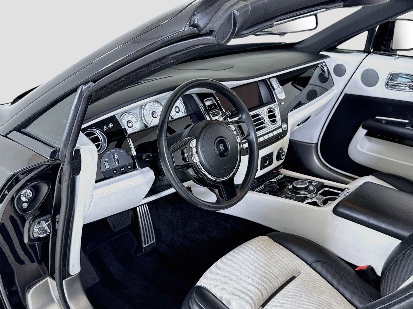 Used 2018 Obsidian Rolls-Royce  image 12