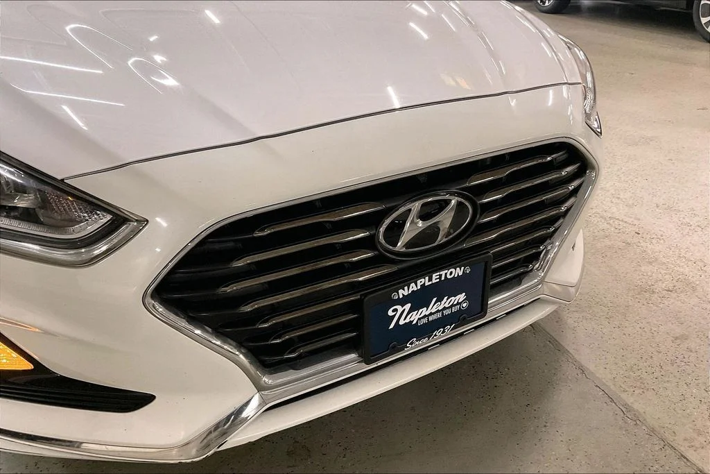Used 2019 White Hyundai SE image 30