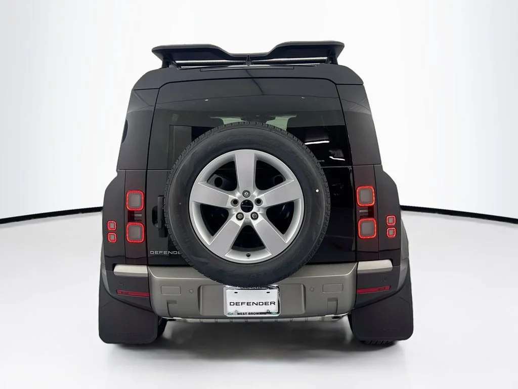 New 2026 Santorini Black Land Rover S image 6