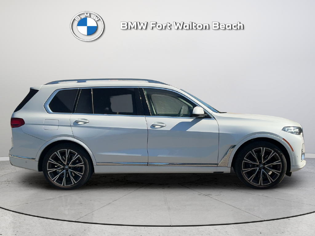 Used 2022 White BMW xDrive40i image 4