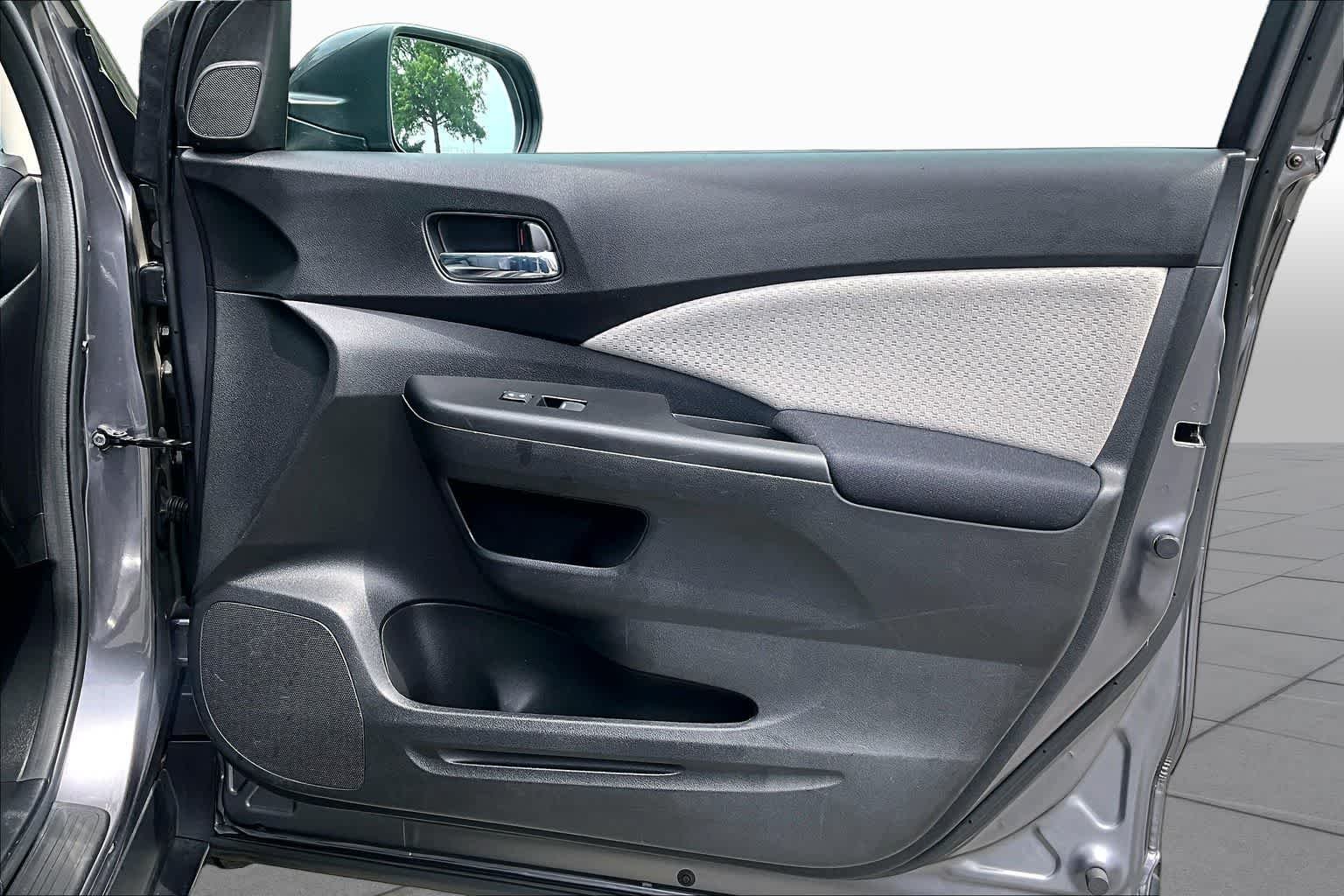 Used 2015  Honda EX image 23