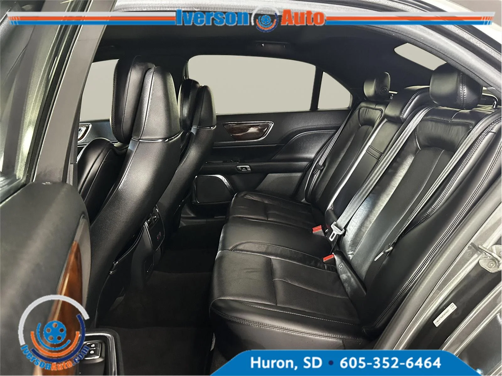 Used 2019 Gray Lincoln Select image 23