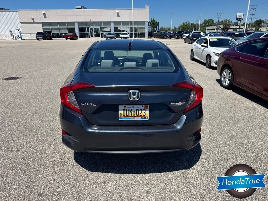Used 2018  Honda EX image 5