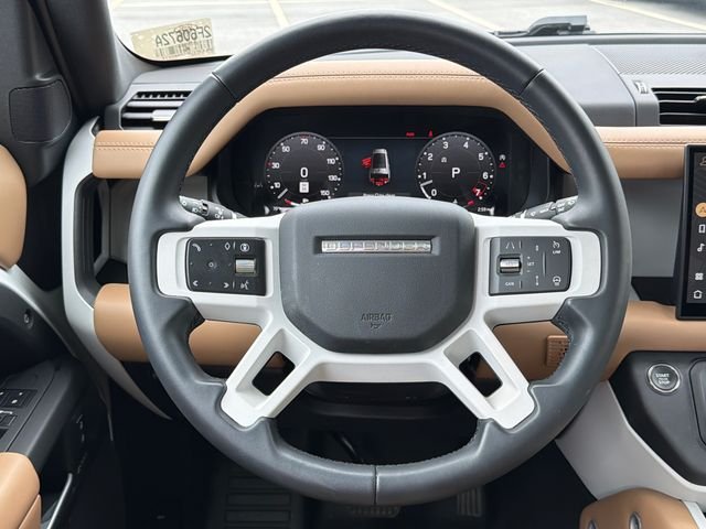Used 2025  Land Rover X-Dynamic SE image 24