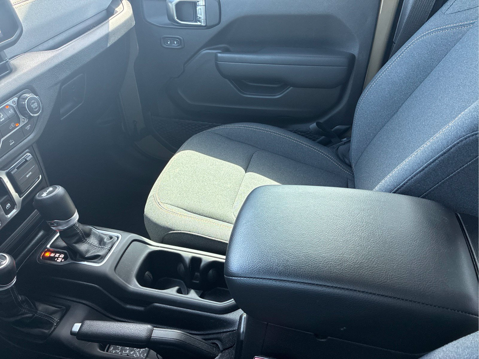 Used 2025 Green Jeep Sport S image 23