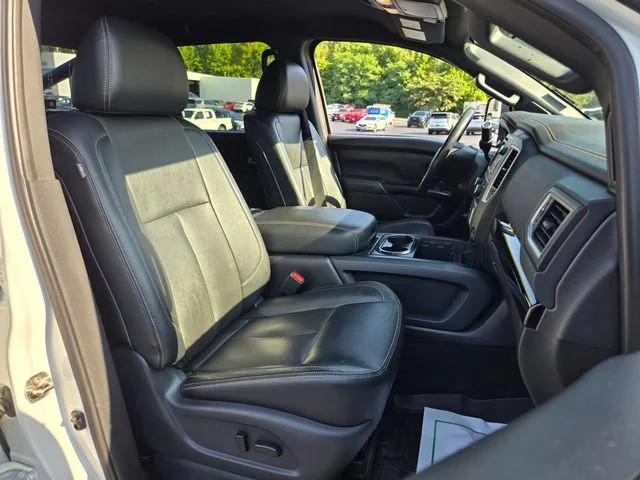 Used 2018 White Nissan SL image 22