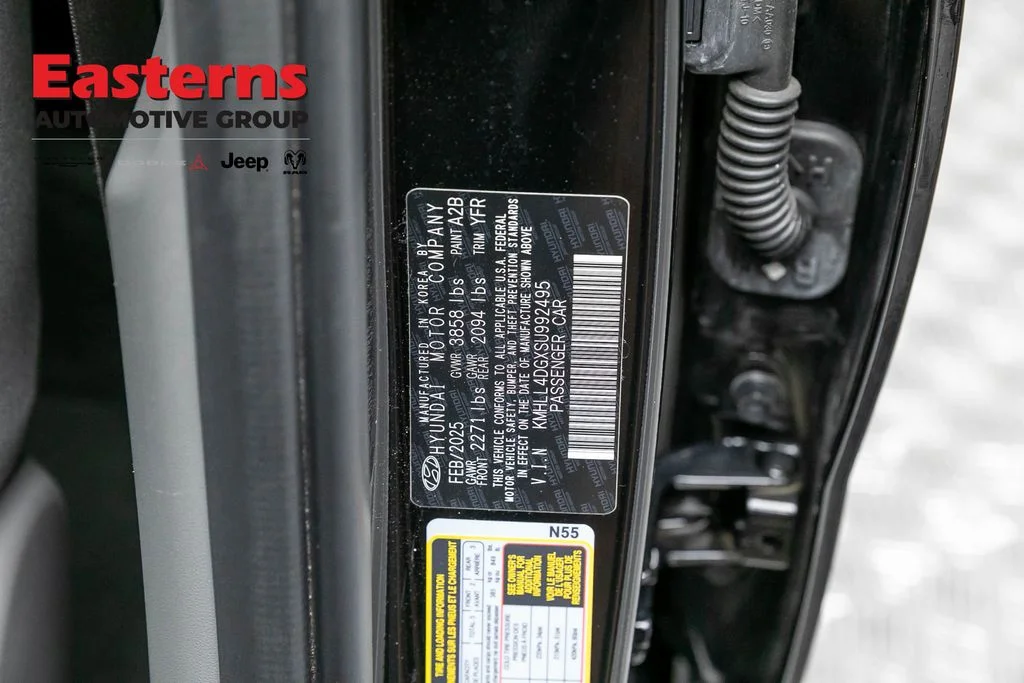 Used 2025 Black Hyundai SE image 33