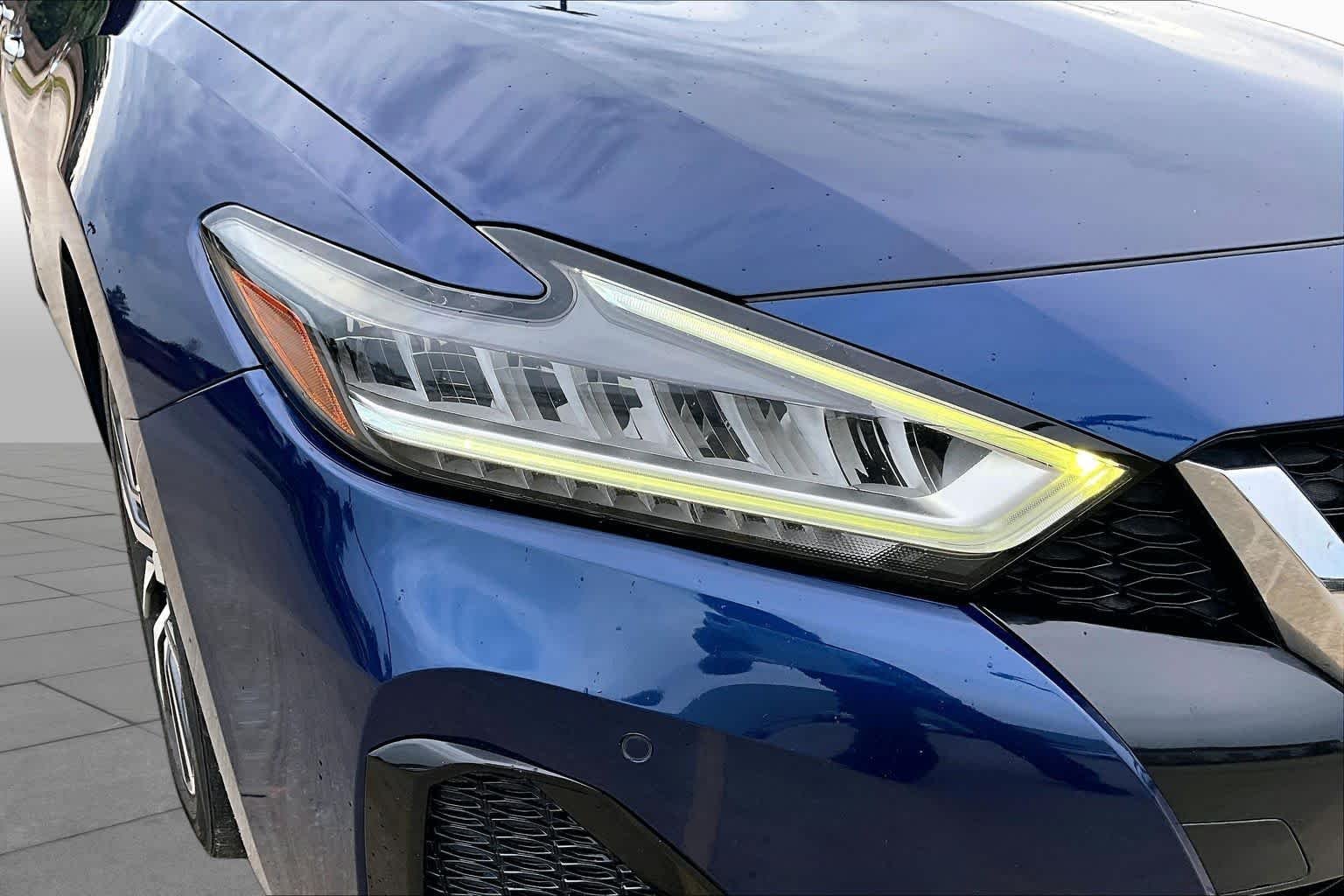 Used 2019 Deep Blue Pearl Nissan SL image 25