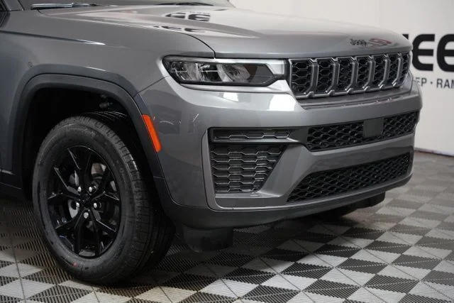 New 2026 Baltic Gray Metallic Clear-Coat Exterior Paint Jeep Altitude image 48