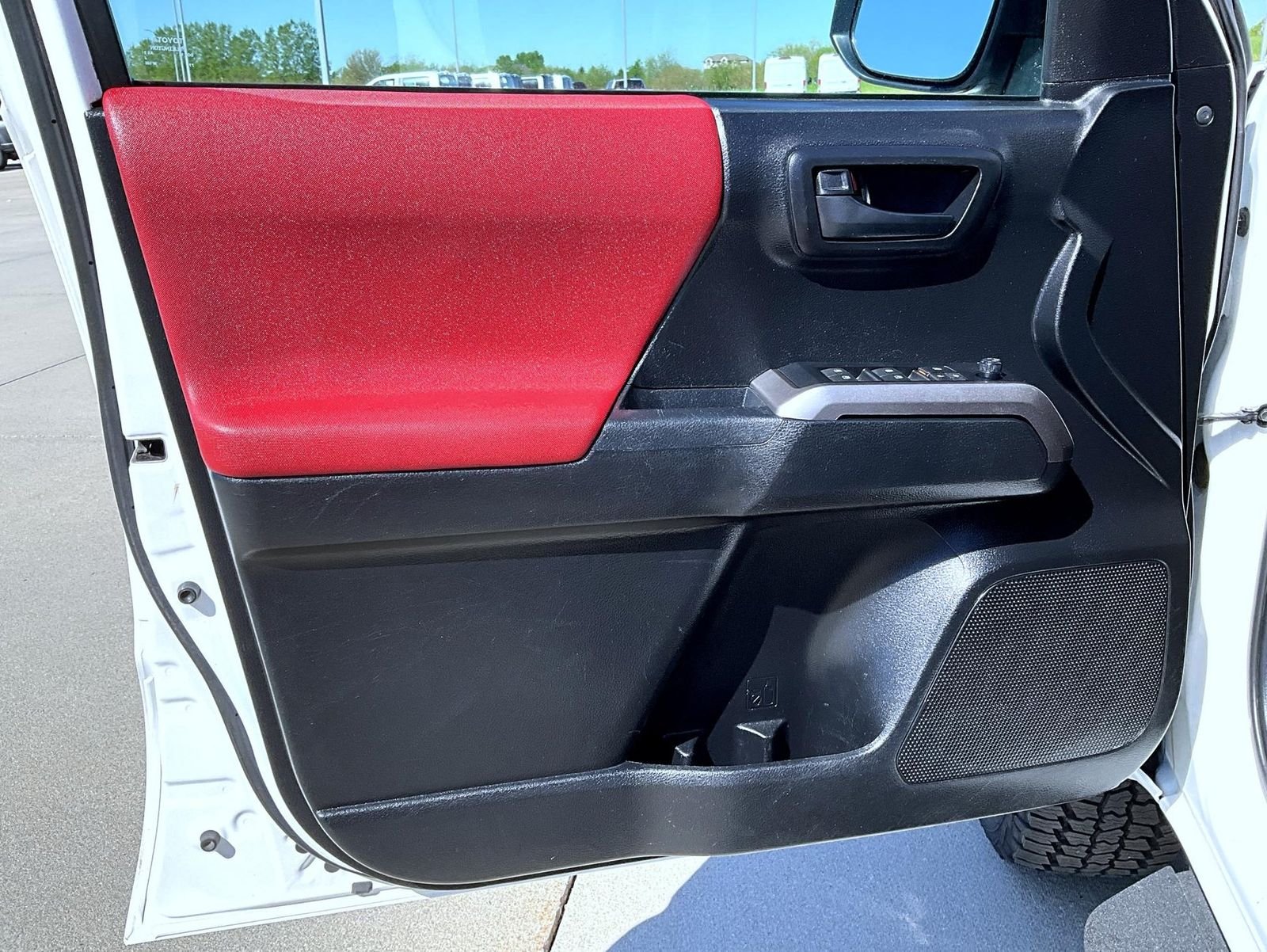 Used 2022 White Toyota SR5 image 9