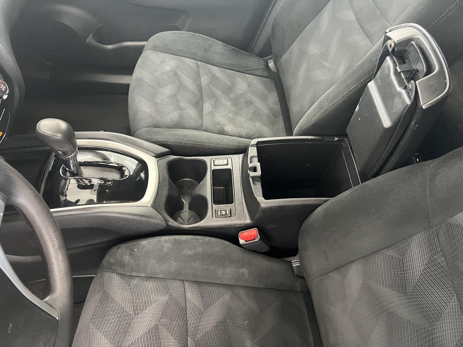 Used 2016 Pearl White Nissan SV image 18