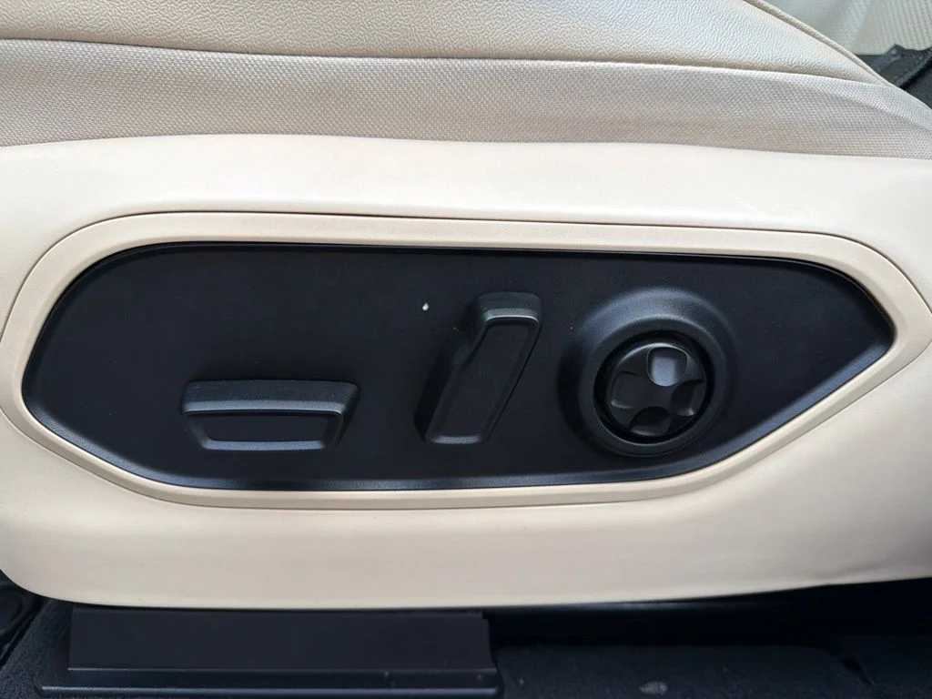 Used 2024 White Jeep Limited image 35