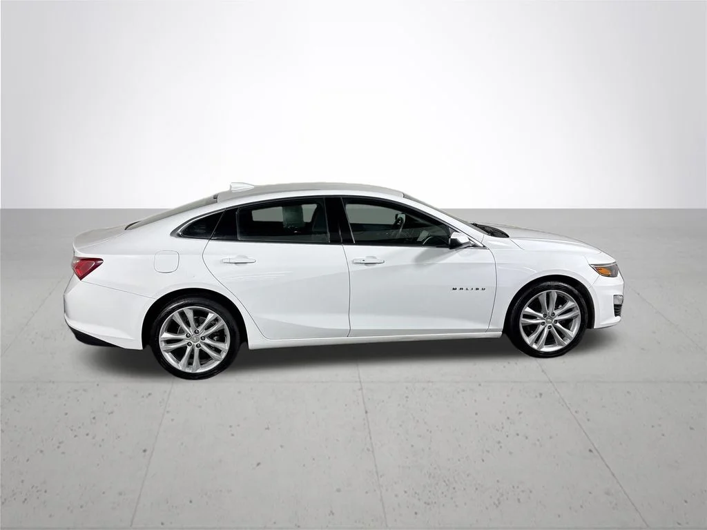 Used 2022 White Chevrolet LT image 5
