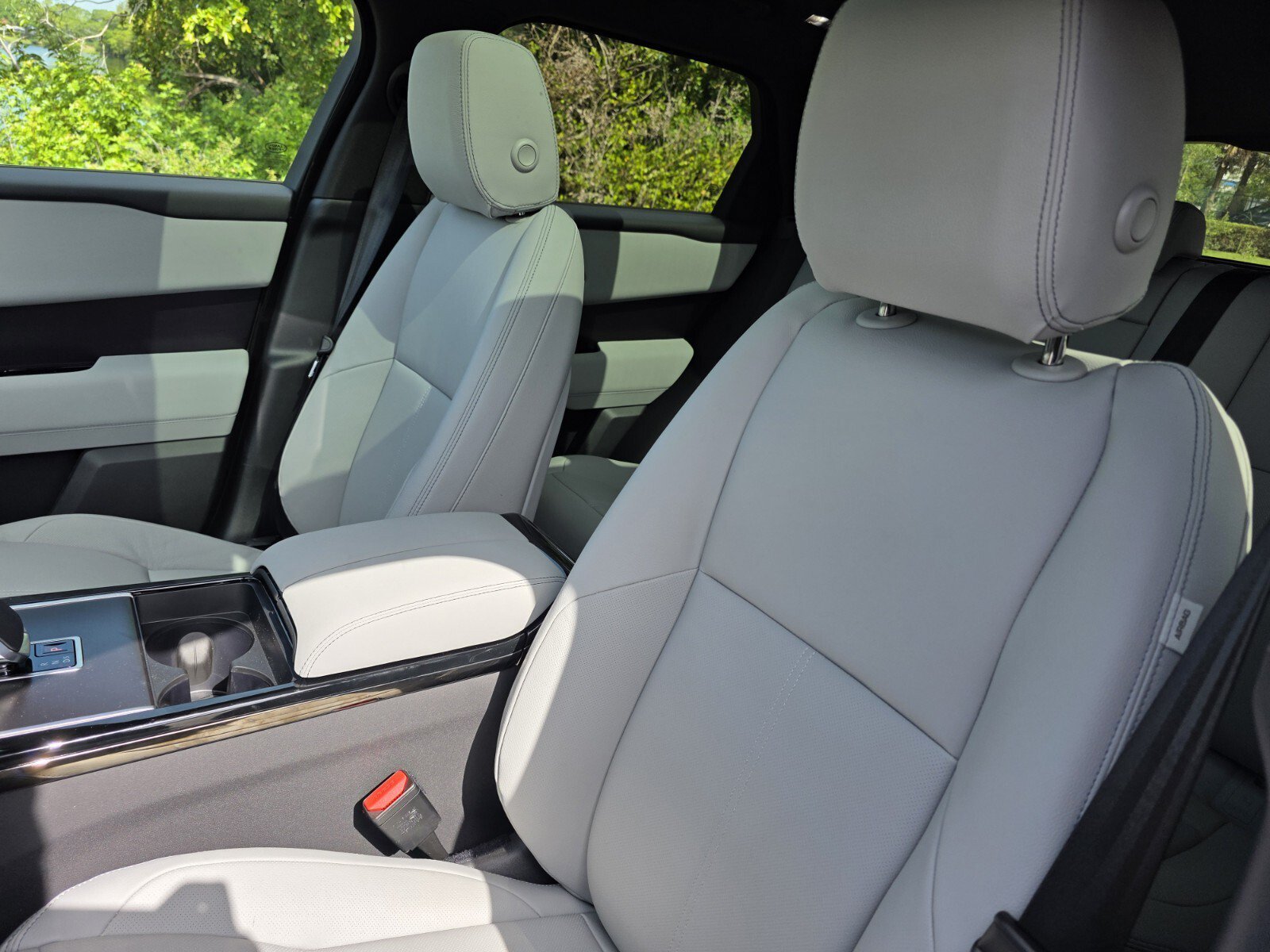 New 2026 Charente Grey Land Rover P250 Belgravia Edition image 11