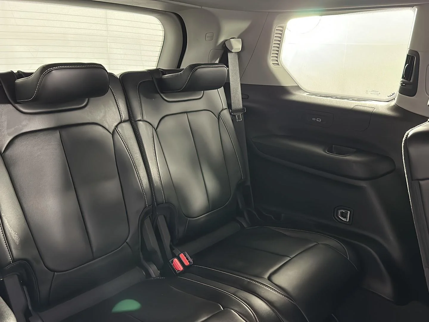 Used 2021 Diamond Black Crystal Pearlcoat Jeep Limited image 35