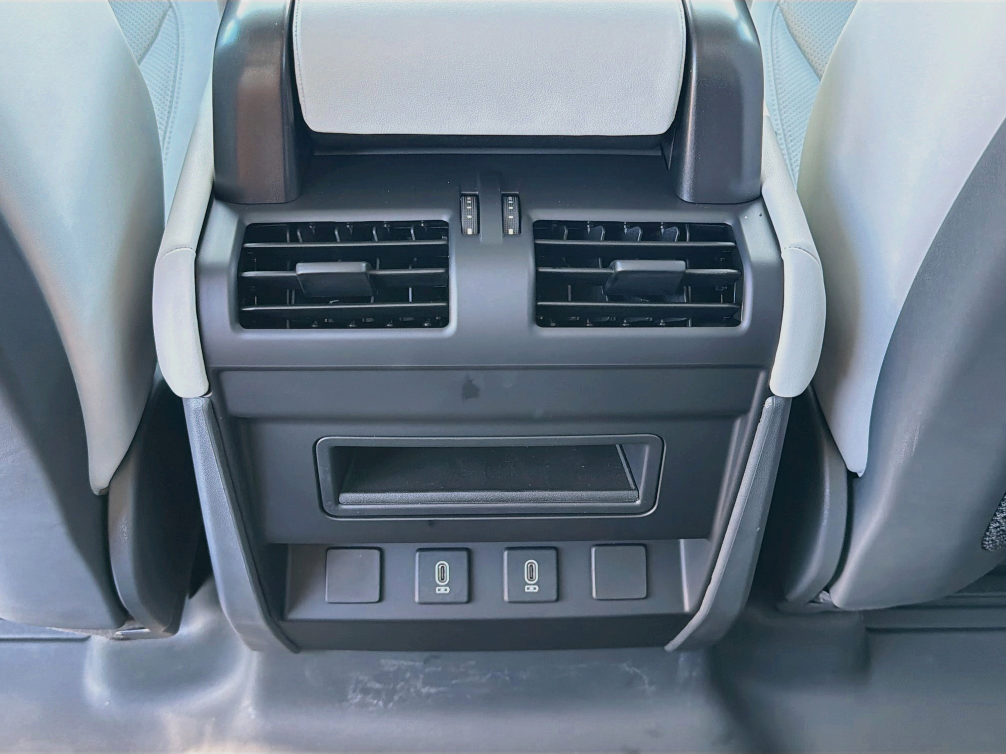 New 2026 Fuji White Land Rover X-Dynamic SE image 19