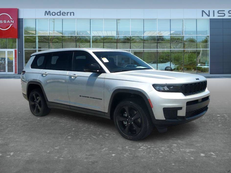 Used 2023 Silver Zynith Jeep Altitude X image 7
