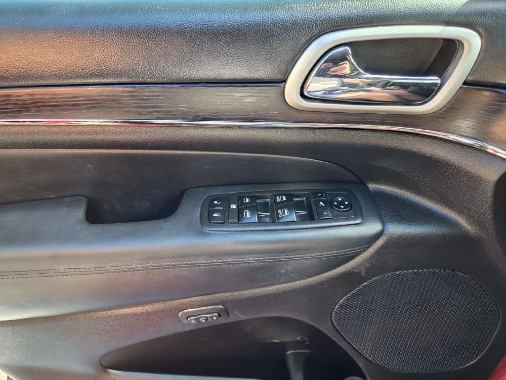 Used 2018 Red Jeep High Altitude image 23