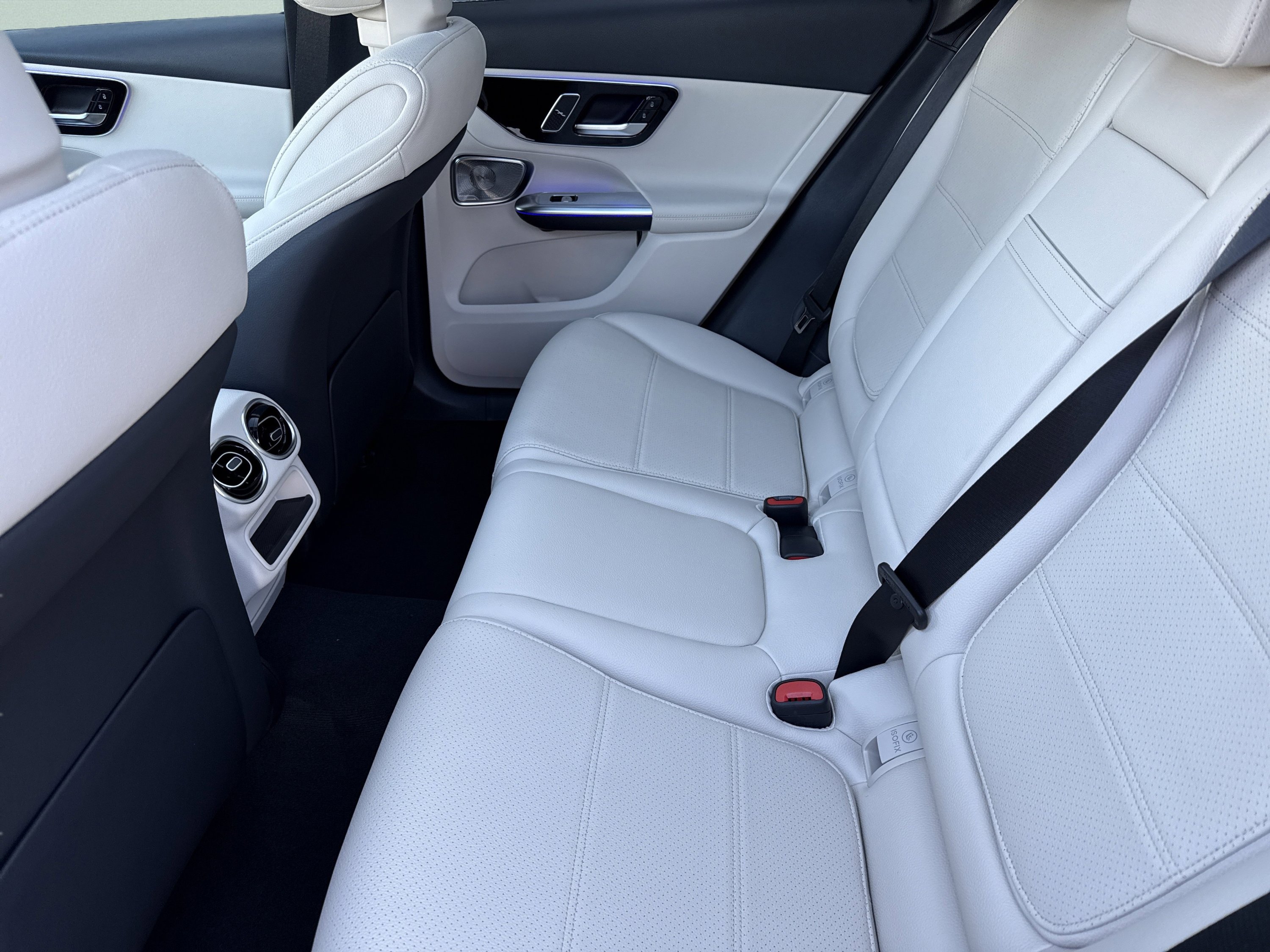 Used 2026 Polar White Mercedes-Benz GLC 300 image 24
